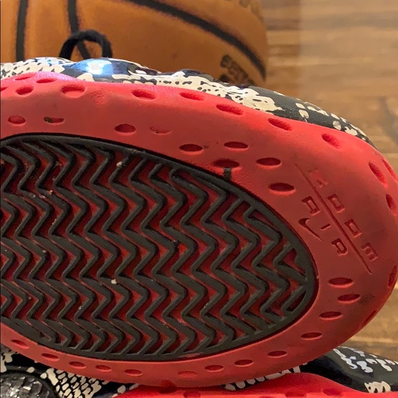 Nike Foamposite basketball sneakers - Picture 8 of 9